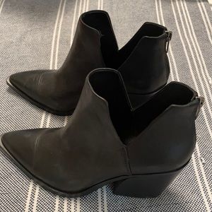 NWOT Vince Camuto black booties